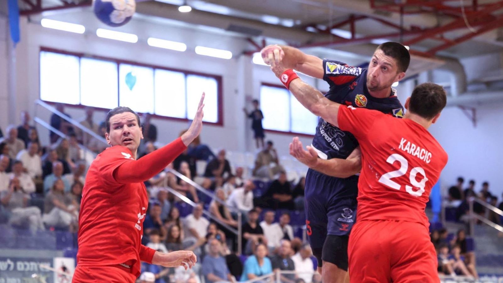 הקרב על האליפות נמשך: המשחק השני בגמר הפלייאוף