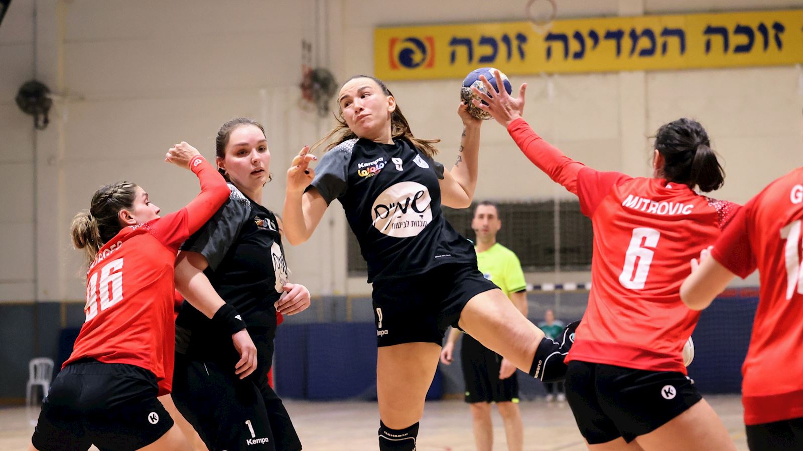 ניצחון דרמטי להארזים, הרצליה דוהרת