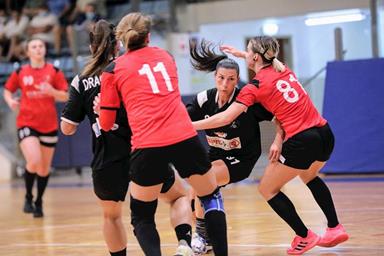 פתיחה שיוויונית ומותחת בחצי גמר הפליאוף בליגת אתנה
