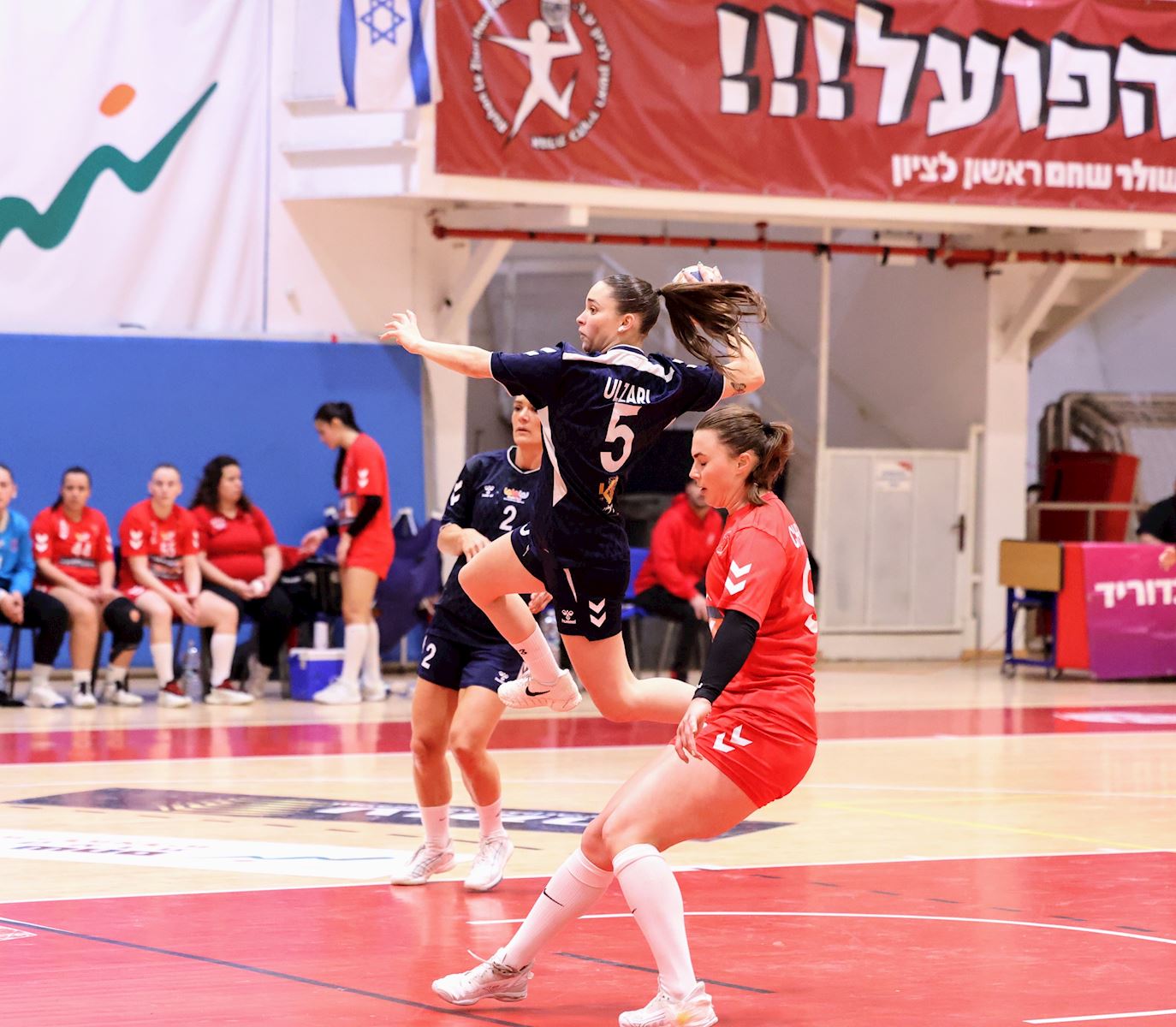 הרצליה מושלמת בפסגה - קרב פתוח מתחתיה